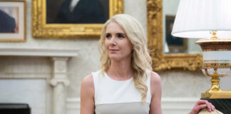 “Eres lo único que me importa”, le dice en una nota Natalie Harp, la asistente de Trump "Eres lo único que me importa", le dice en una nota Natalie Harp, la asistente de Trump