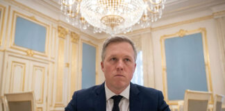 Renuncia secretario del ejército de EEUU, Dan Driscoll; estuvo 18 meses en el cargo Renuncia secretario del ejército de EEUU, Dan Driscoll; estuvo 18 meses en el cargo