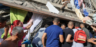 Rescatan a mujer atrapada 24 horas entre los escombros tras terremoto en Colombia Rescatan a mujer atrapada 24 horas entre los escombros tras terremoto en Colombia