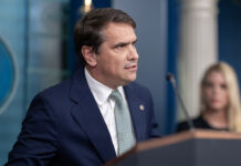 Fiscal general interino de EEUU retira polémico fondo que compensaba a seguidores de Trump Fiscal general interino de EEUU retira polémico fondo para compensar a seguidores de Trump