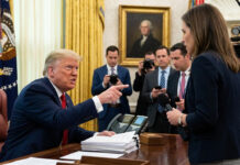 “¡Cállate! Eres una reportera falsa”, le grita Donald Trump a Kristen Holmes, periodista de CNN "¡Cállate! Eres una reportera falsa", le grita Donald Trump a Kristen Holmes, periodista de CNN