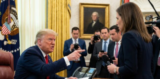 “¡Cállate! Eres una reportera falsa”, le grita Donald Trump a Kristen Holmes, periodista de CNN "¡Cállate! Eres una reportera falsa", le grita Donald Trump a Kristen Holmes, periodista de CNN