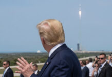 Trump promete “edad de oro” espacial; hasta mil lanzamientos a la Luna y Marte por año Trump promete "edad de oro" espacial; hasta mil lanzamientos a la Luna y Marte por año