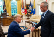 Trump emite nuevas recomendaciones sobre vacunas infantiles que preocupan a expertos Trump emite nuevas recomendaciones sobre vacunas infantiles que preocupan a expertos