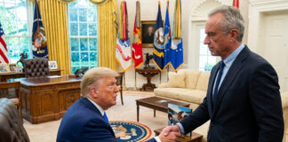 Trump emite nuevas recomendaciones sobre vacunas infantiles que preocupan a expertos Trump emite nuevas recomendaciones sobre vacunas infantiles que preocupan a expertos