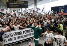 Vozinha desata locura de aficionados en su llegada a Chile para firmar con Colo Colo Vozinha desata locura de aficionados en su llegada a Chile para firmar con Colo Colo