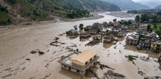 Suben a mil 225 los muertos por riada en Nepal; aún hay 4 mil 757 desaparecidos Suben a mil 225 los muertos por riada en Nepal; aún hay 4 mil 757 desaparecidos