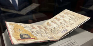 El Códice Azcatitlan vuelve a México tras 200 años en Francia, pero es prestado El Códice Azcatitlan vuelve a México tras 200 años en Francia, pero es prestado