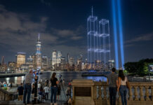 Recrean las Torres Gemelas en Nueva York con miles de drones, en homenaje a víctimas del 11-S Recrean las Torres Gemelas en Nueva York con miles de drones, en homenaje a víctimas del 11-S