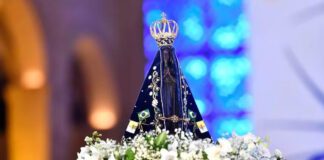 La Virgen de Aparecida entra en la contienda electoral de Brasil en la disputa por el voto religioso La Virgen de Aparecida entra en la contienda electoral de Brasil en la disputa por el voto religioso