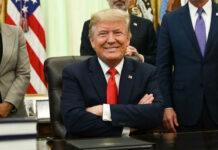 Donald Trump propone cambiar nombre del estrecho de Ormuz por “estrecho de Trump” Donald Trump propone cambiar nombre del estrecho de Ormuz por "estrecho de Trump"