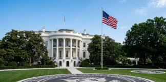 Trump estrena helipuerto en la Casa Blanca; permitirá aterrizajes del Marine One Trump estrena helipuerto en la Casa Blanca; permitirá aterrizajes del Marine One