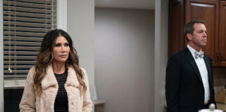 Kristi Noem se divorcia meses después de escándalo de travestismo de su marido Kristi Noem se divorcia meses después de escándalo de travestismo de su marido