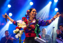 Lila Downs le abre la puerta al reggaetón y haría una colaboración con Cachirula Lila Downs le abre la puerta al reggaetón y haría una colaboración con Cachirula
