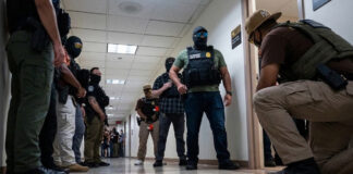 Gobierno de Trump detiene en un mes a más de 2 mil inmigrantes en Nueva York Gobierno de Trump detiene en un mes a más de 2 mil inmigrantes en Nueva York