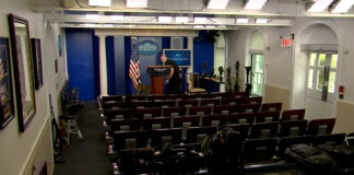 Trump acusa a parte de la prensa de ser “amenaza” para la seguridad nacional Trump acusa a parte de la prensa de ser "amenaza" para la seguridad nacional