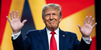 El cheque de $5000 dólares, el “dividendo de Trump”, divide a los republicanos El cheque de $5000 dólares, el "dividendo de Trump", divide a los republicanos