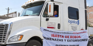 Transportistas bloquean carreteras en 27 estados mexicanos para exigir seguridad Transportistas bloquean carreteras en 27 estados mexicanos para exigir seguridad