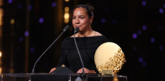 Charlyn Corral gana el Balón de Oro a la Mejor Delantera del Año; hace historia para México Charlyn Corral gana el Balón de Oro a la Mejor Delantera del Año; hace historia para México