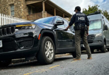 Agentes federales registran el domicilio de la representante de Minnesota Ilhan Omar Agentes federales registran el domicilio de la representante de Minnesota Ilhan Omar