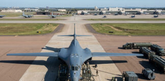EEUU retira sus bombarderos de la base británica Fairford, blanco de ataque terrorista EEUU retira sus bombarderos de la base británica Fairford, blanco de ataque terrorista