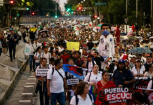 Marcha nacional moviliza a miles trabajadores de la salud en la capital mexicana Marcha nacional del IMSS moviliza a miles trabajadores de la salud en todo México