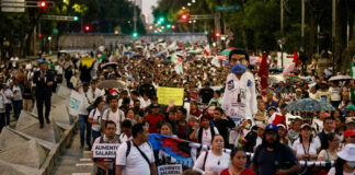 Marcha nacional moviliza a miles trabajadores de la salud en la capital mexicana Marcha nacional del IMSS moviliza a miles trabajadores de la salud en todo México