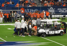 Muere militar al caer haciendo rapel en la Universidad de Texas, previo a un partido Muere militar al caer haciendo rapel en la Universidad de Texas, previo a un partido