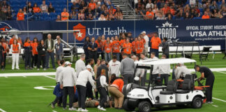 Muere militar al caer haciendo rapel en la Universidad de Texas, previo a un partido Muere militar al caer haciendo rapel en la Universidad de Texas, previo a un partido