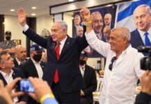 Cierran urnas en Israel; Netanyahu queda primero, pero bloque opositor tendría más escaños Cierran urnas en Israel; Netanyahu queda primero, pero bloque opositor tendría más escaños
