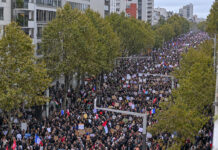 Nueva jornada de protestas entre fuerte despliegue policial en Francia; 135 personas detenidas Nueva jornada de protestas entre fuerte despliegue policial en Francia; 135 personas detenidas