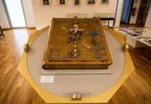 Roban cubierta del “Libro del Apocalipsis” de Salvador Dalí de museo en Francia Roban cubierta del "Libro del Apocalipsis" de Salvador Dalí de museo en Francia