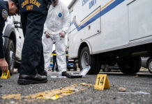 Un policía muerto, otro herido y un sospechoso detenido tras reporte de hombre armado, en Filadelfia Un policía muerto, otro herido y un sospechoso detenido tras reporte de hombre armado, en Filadelfia