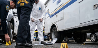 Un policía muerto, otro herido y un sospechoso detenido tras reporte de hombre armado, en Filadelfia Un policía muerto, otro herido y un sospechoso detenido tras reporte de hombre armado, en Filadelfia