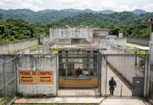 Autoridades trasladan a 100 reos de alta peligrosidad a penal de Chiapas, al sur de México Autoridades trasladan a 100 reos de alta peligrosidad a penal de Chiapas, al sur de México
