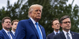 Trump criminaliza a inmigrantes en su intento de animar a votantes republicanos Trump criminaliza a inmigrantes en su intento de animar a votantes republicanos