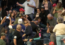 Trump llama “gordo” a manifestante en mitin en Ohio; guardias lo golpean antes de expulsarlo Trump llama "gordo" a manifestante en mitin en Ohio; guardias lo golpean antes de expulsarlo