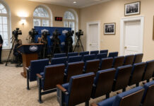 Trump insinúa que sala de prensa de la Casa Blanca podría trasladarse a otro lugar Trump insinúa que sala de prensa de la Casa Blanca podría trasladarse a otro lugar