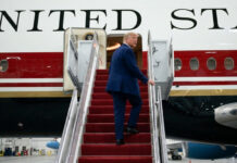 Trump veta del Air Force One a periodista de The Independent, con el que se encaró Trump veta del Air Force One a periodista de The Independent, con el que se encaró